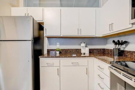 Cozysuites - 2Br With Direct Skybridge Access #1 อินเดียนาโพลิส ภายนอก รูปภาพ
